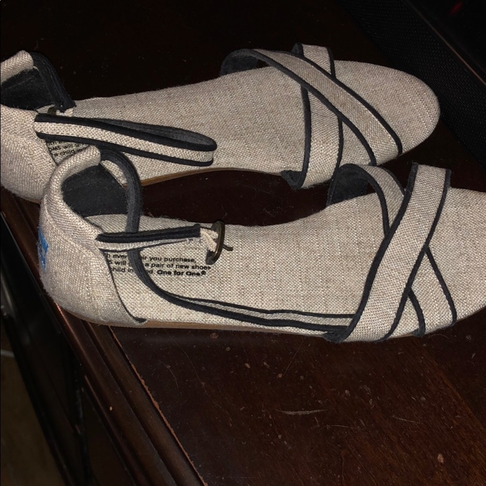 Toms